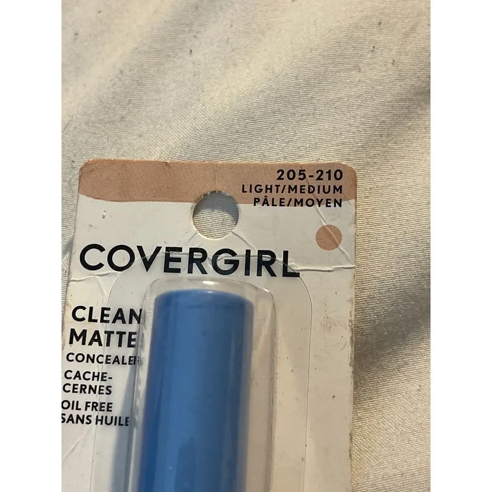 CoverGirl Clean Matte Concealer Light/Medium Pale‎ 205-210 Oil-Free Formula M-16